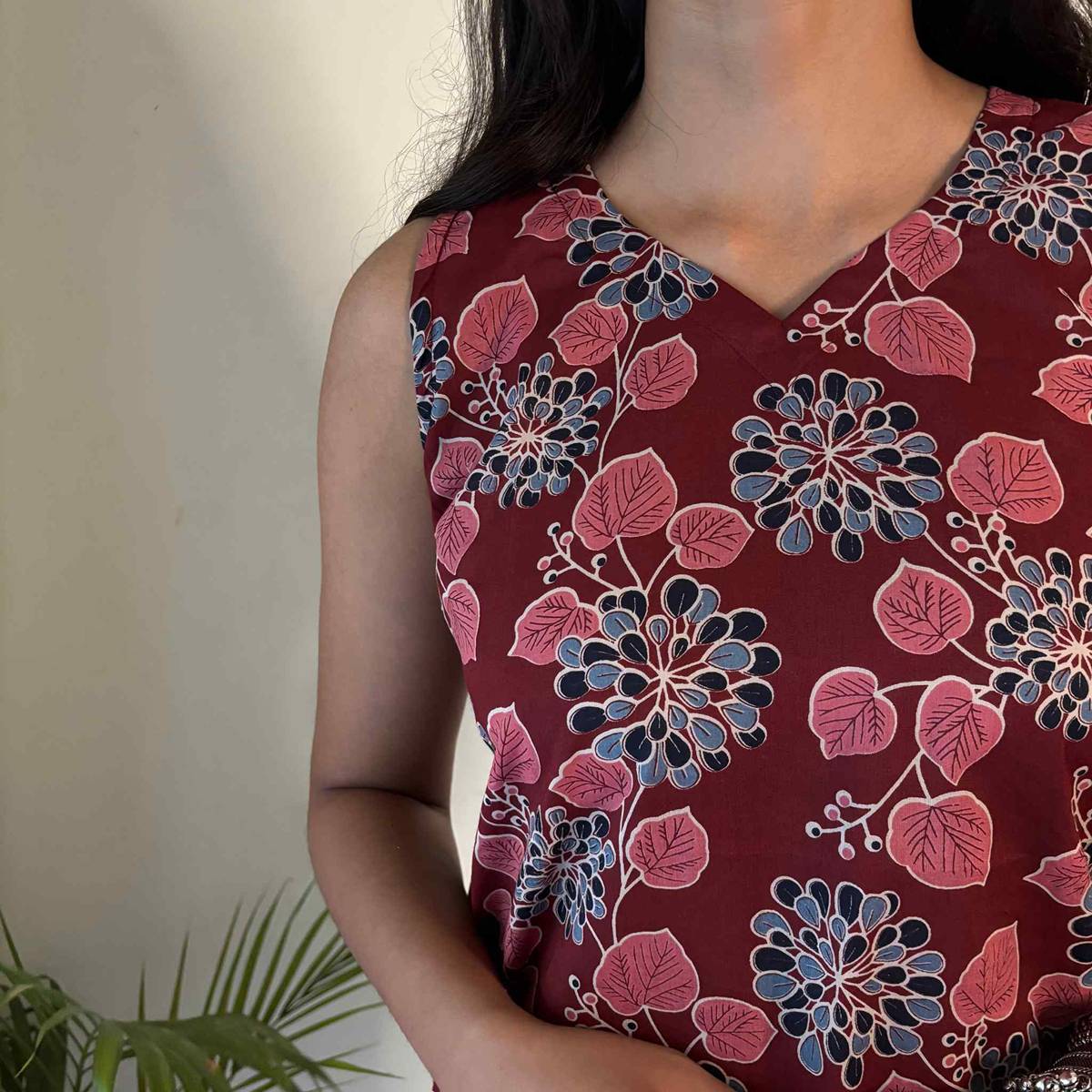Maroon Jaipuri Print Cut Sleeves Pure Cotton Short Kurti For Women
