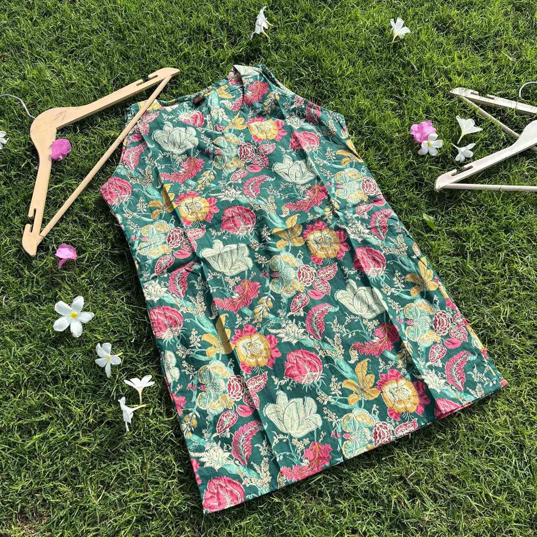 Green Floral Print Cut Sleeves Pure Cotton Short Kurti For Women