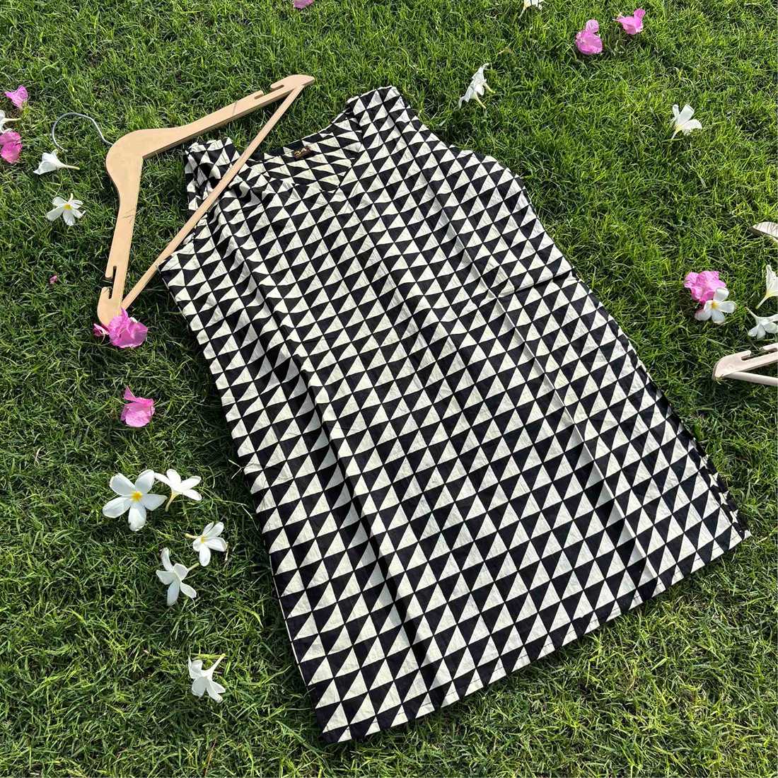 Black White Print Cut Sleeves Pure Cotton Short Kurti For Women